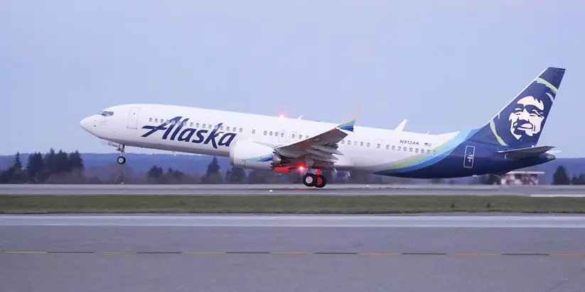 Aterrizaje de emergencia de Alaska Airlines después de que los pasajeros huelan humos dentro de la cabina